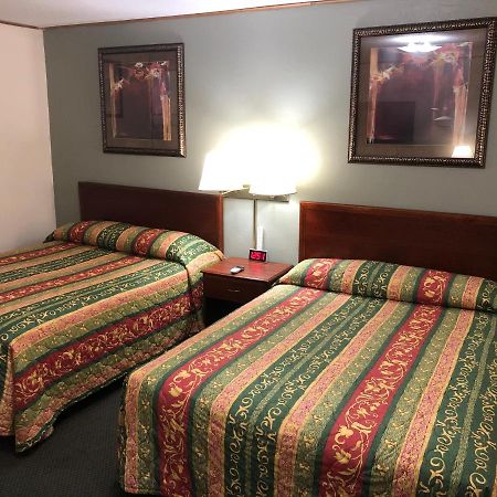 Budget Host Inn - Емпория Екстериор снимка