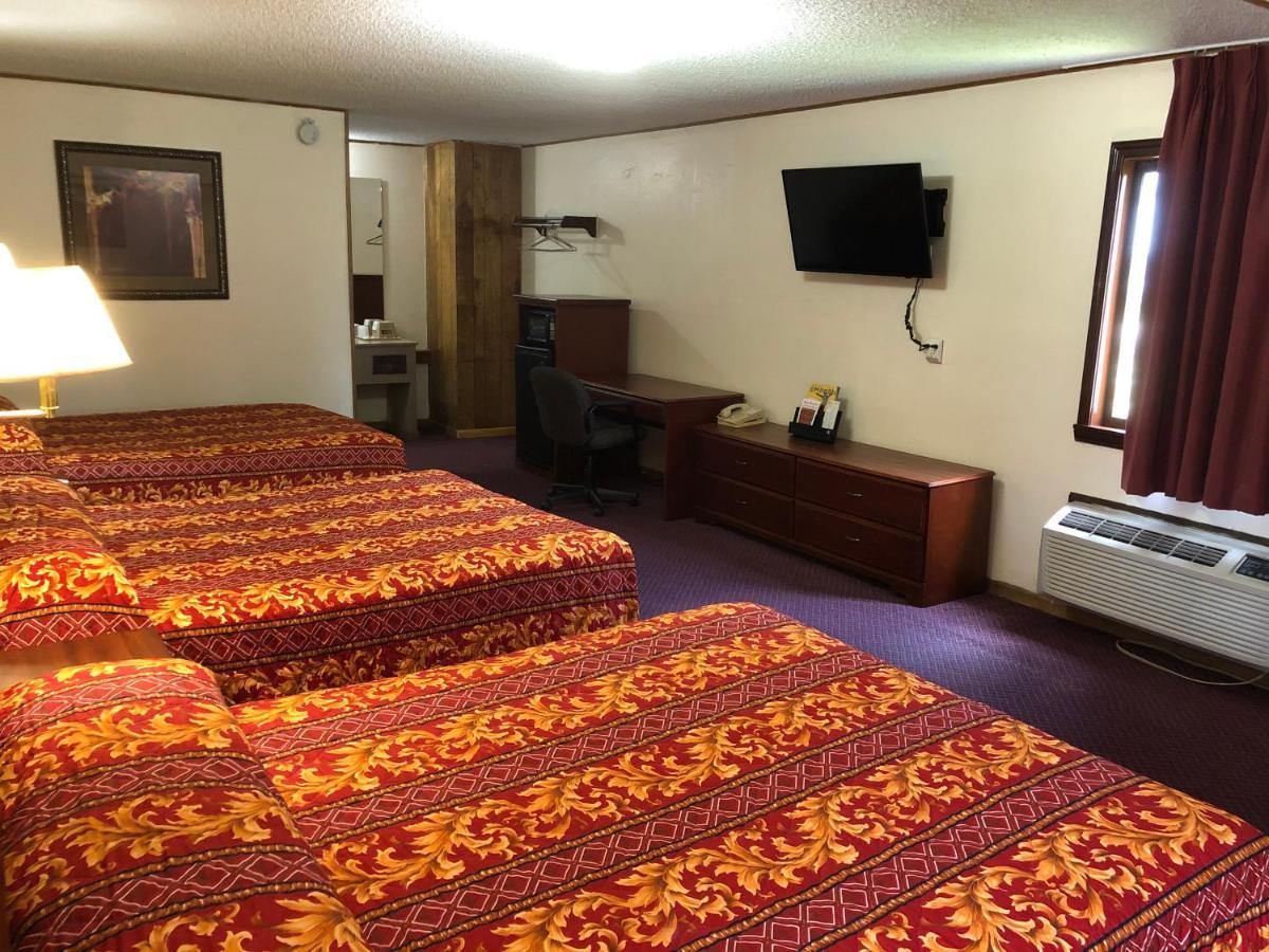 Budget Host Inn - Емпория Екстериор снимка