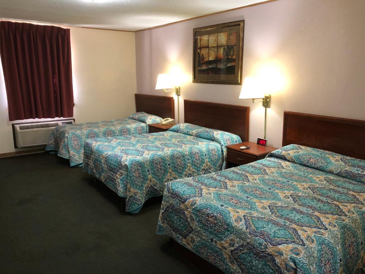 Budget Host Inn - Емпория Екстериор снимка