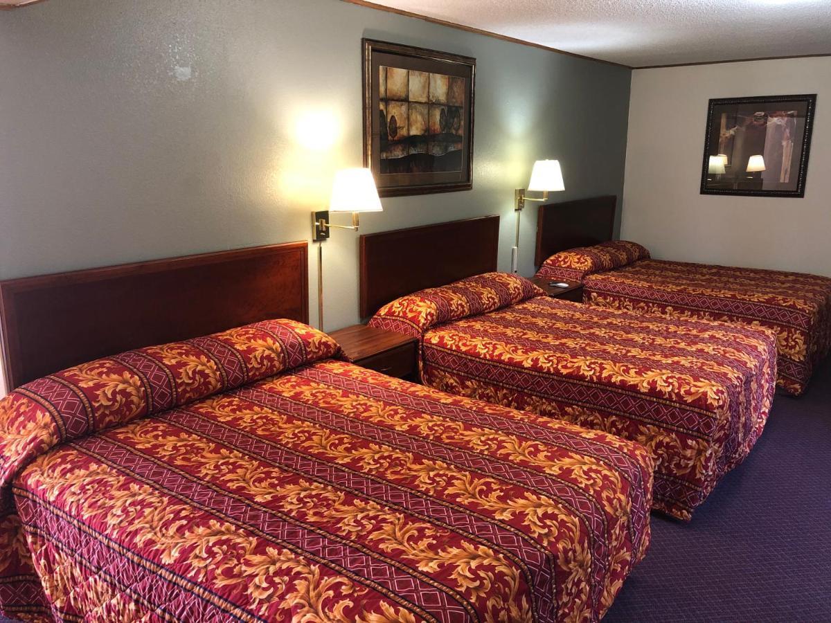 Budget Host Inn - Емпория Екстериор снимка