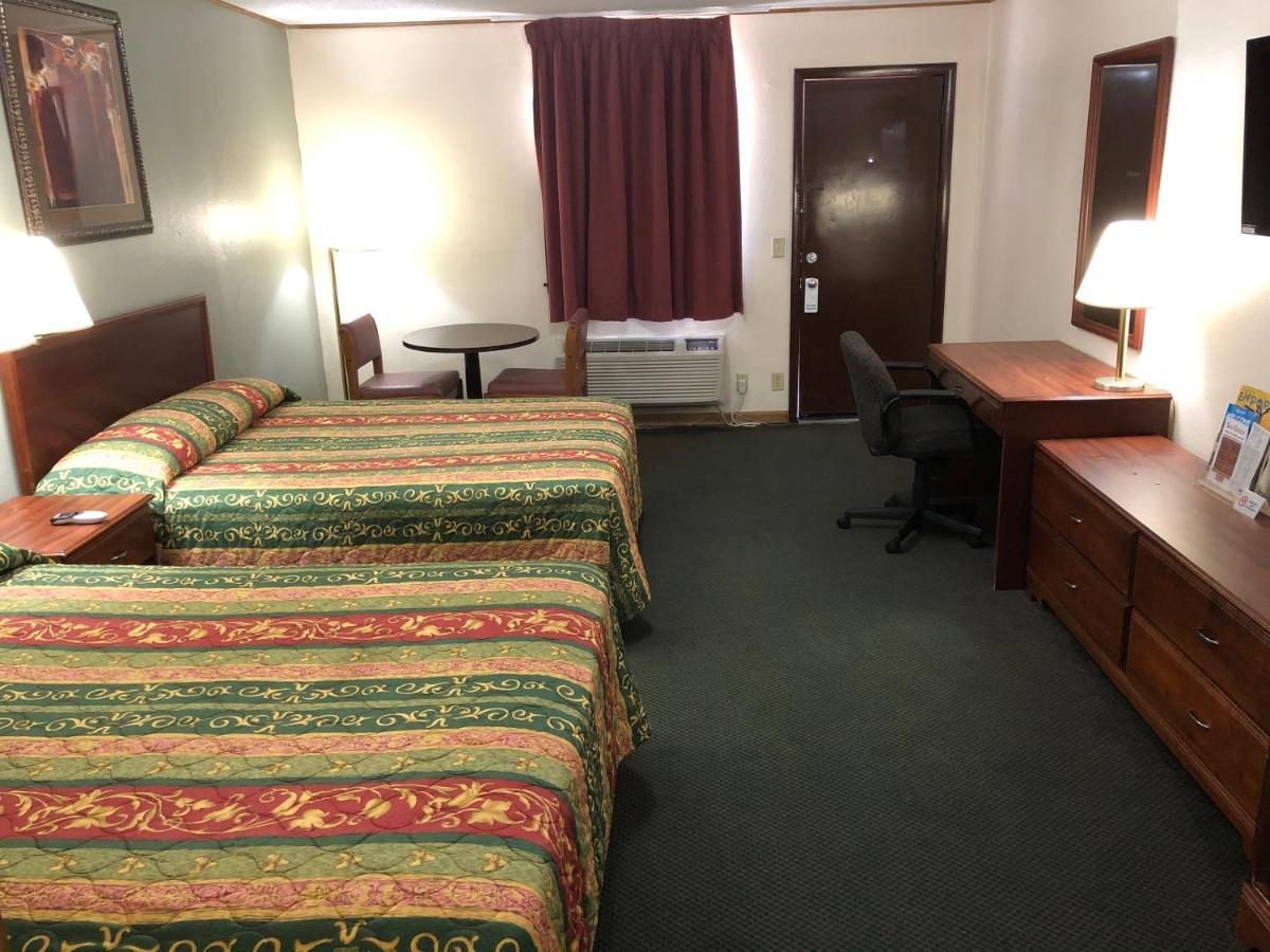 Budget Host Inn - Емпория Екстериор снимка