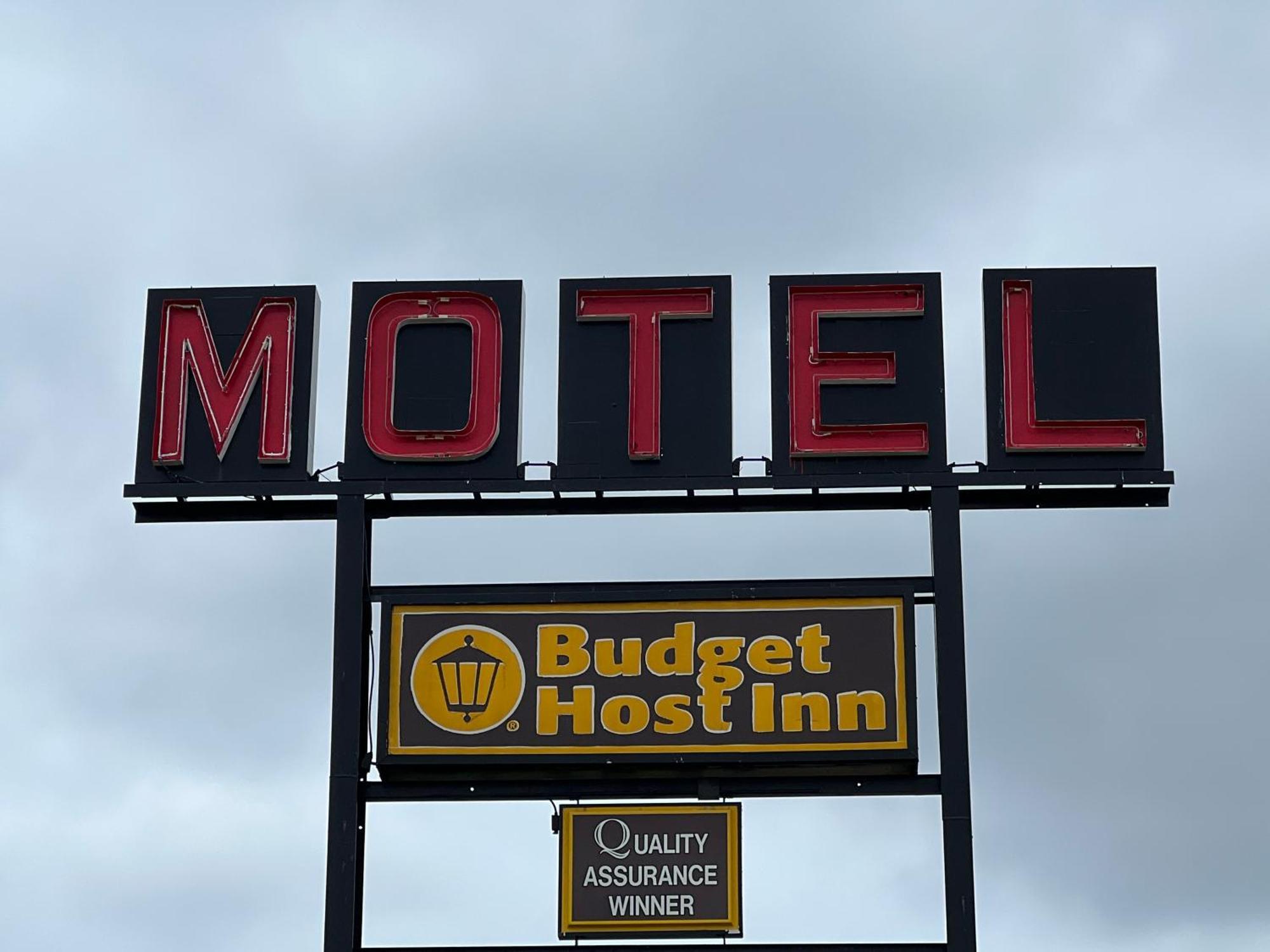 Budget Host Inn - Емпория Екстериор снимка